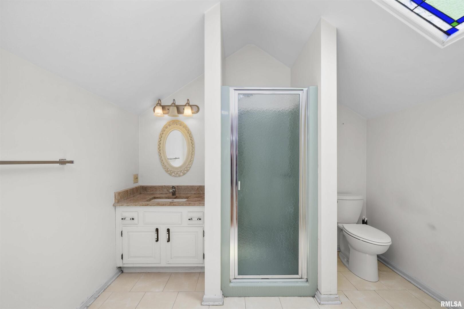 5 White Oak Court Moline, IL 61265 - Photo 28 of 57 a bathroom with a toilet a sink and mirror