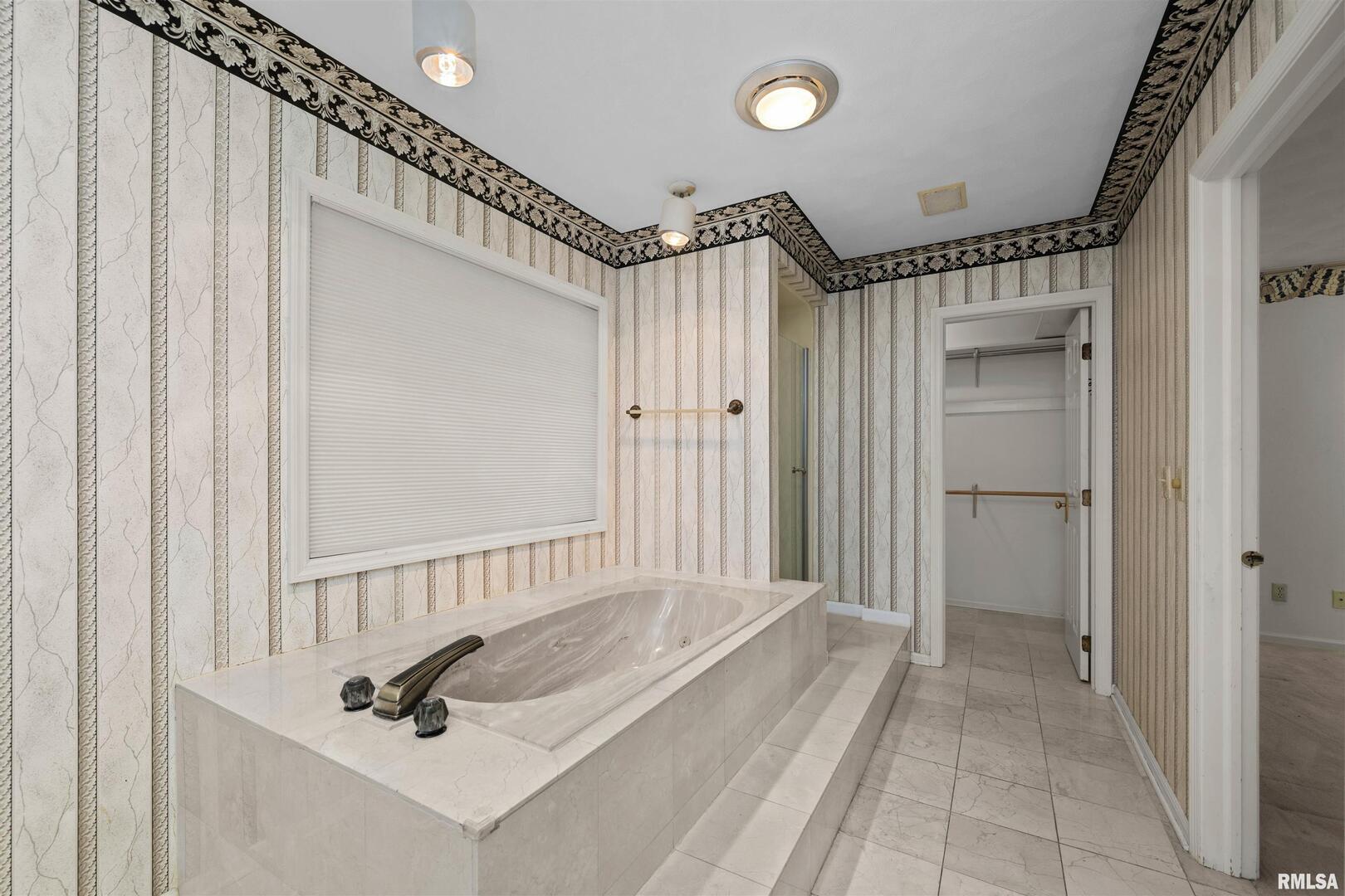 5 White Oak Court Moline, IL 61265 - Photo 39 of 57 a bathroom with a tub and a shower