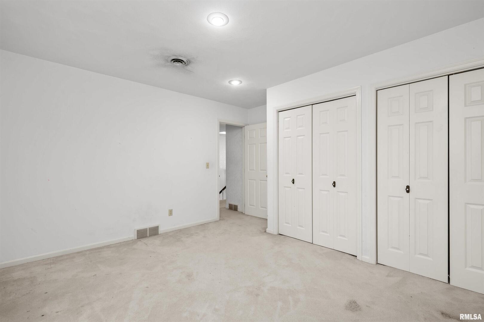 5 White Oak Court Moline, IL 61265 - Photo 42 of 57 a view of an empty room