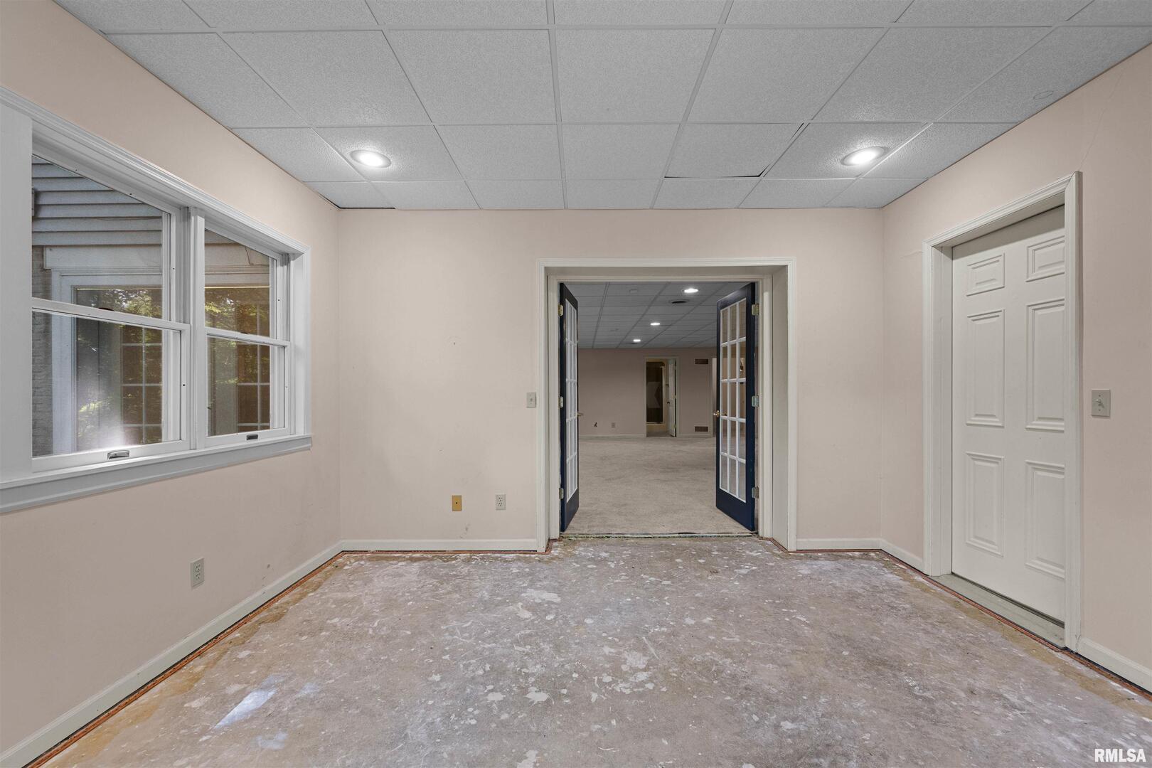 5 White Oak Court Moline, IL 61265 - Photo 49 of 57 a view of empty room