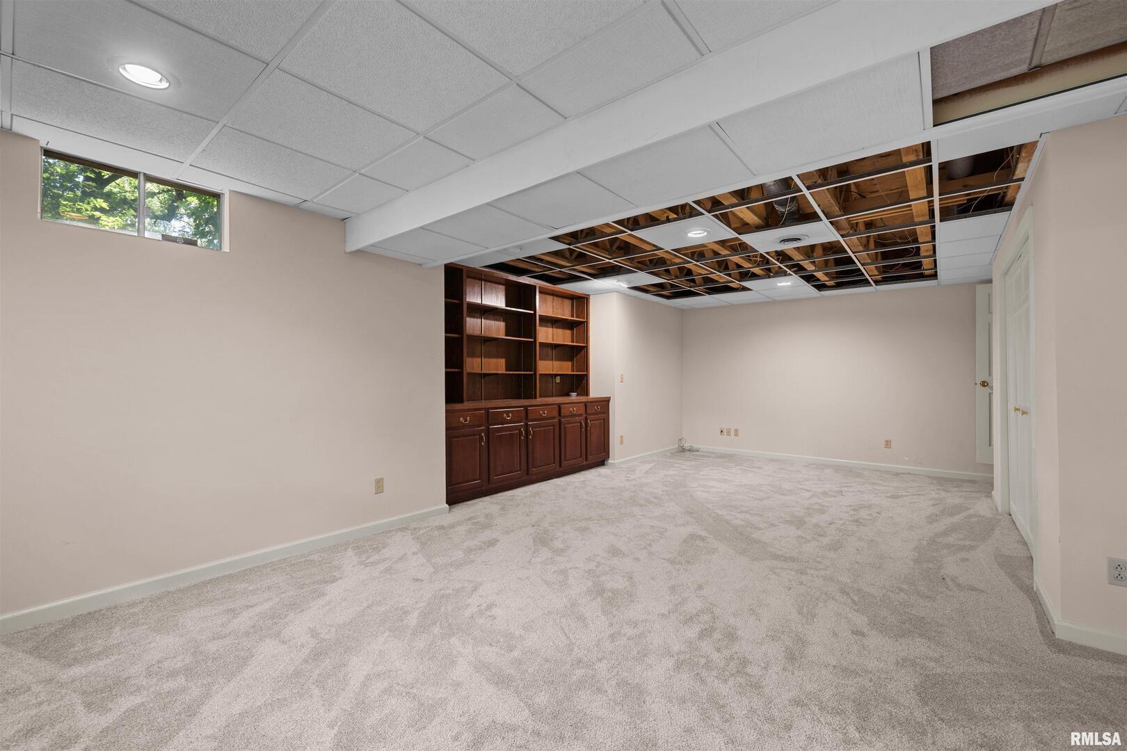 5 White Oak Court Moline, IL 61265 - Photo 53 of 57 an empty room with windows