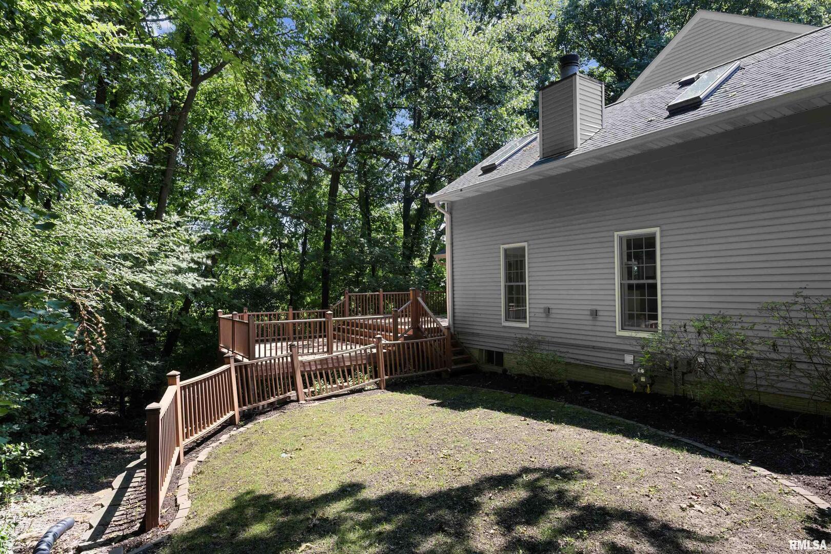 5 White Oak Court Moline, IL 61265 - Photo 55 of 57 a view of a backyard with sitting area
