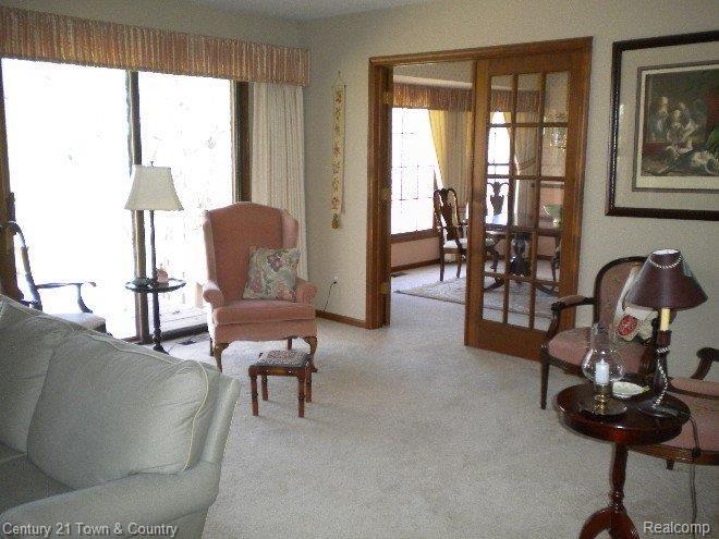 1198 Greenleaf Drive Rochester, MI 48309 - Photo 13 of 25 Great Room 2.jpg