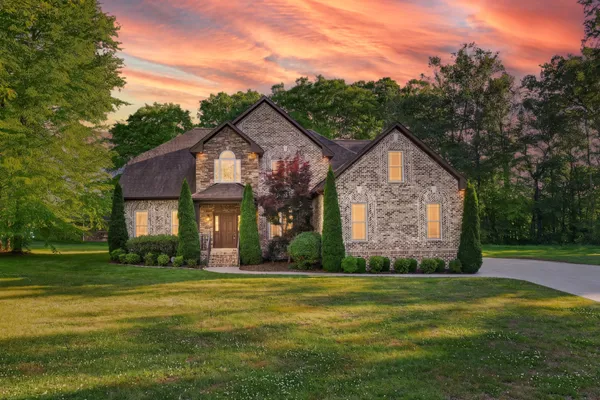 $707,000 | 2 Knotting Hill Road, Fayetteville, TN 37334