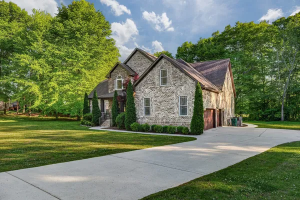 $707,000 | 2 Knotting Hill Road, Fayetteville, TN 37334