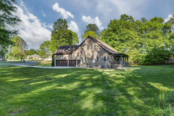 $707,000 | 2 Knotting Hill Road, Fayetteville, TN 37334
