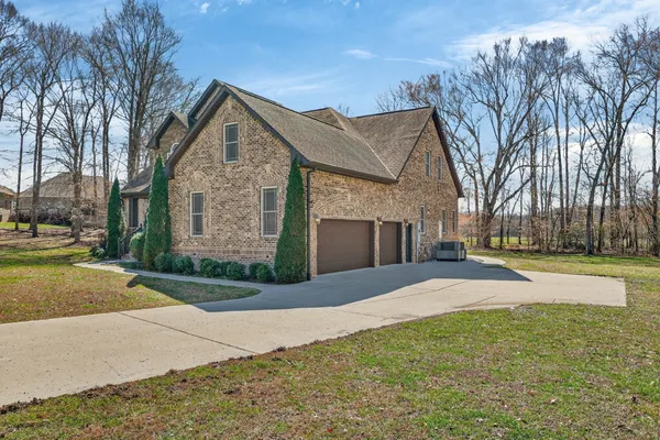 $707,000 | 2 Knotting Hill Road, Fayetteville, TN 37334