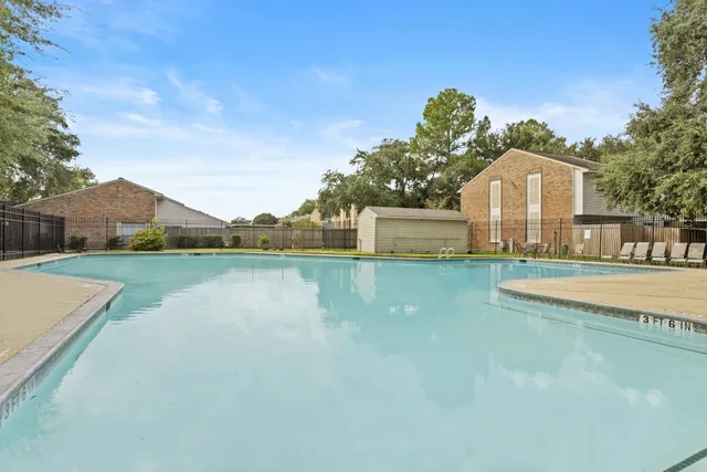 a view of a tennis court