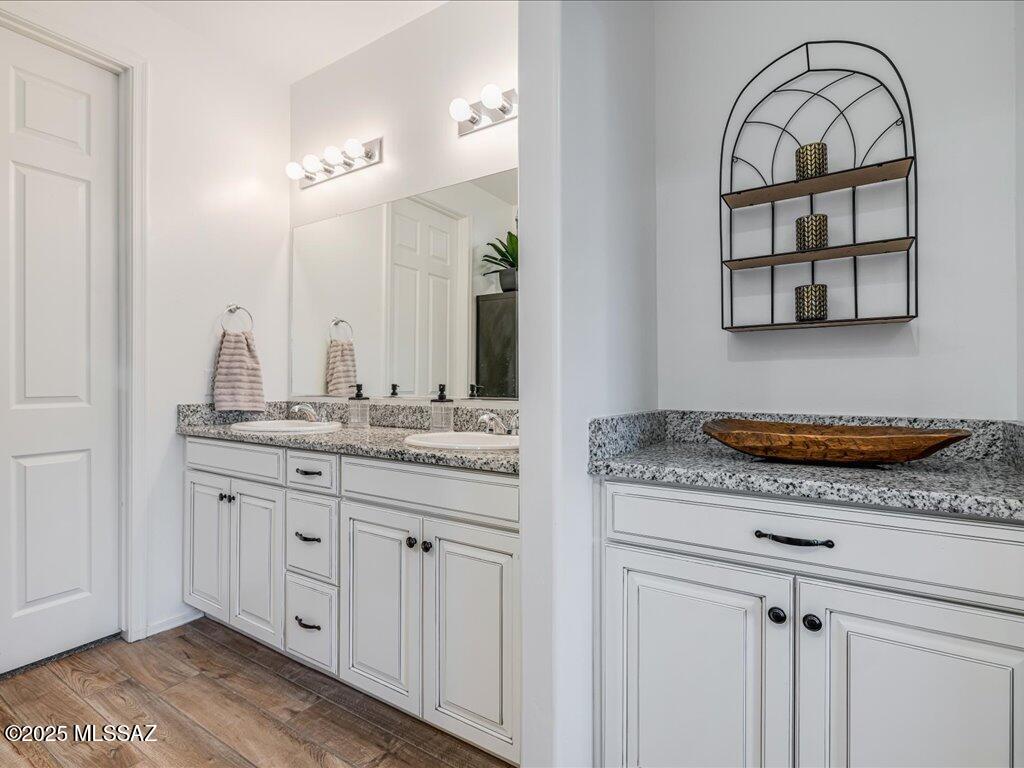 11913 East Ryscott Circle Vail, AZ 85641 - Photo 22 of 43 Owner's Bath