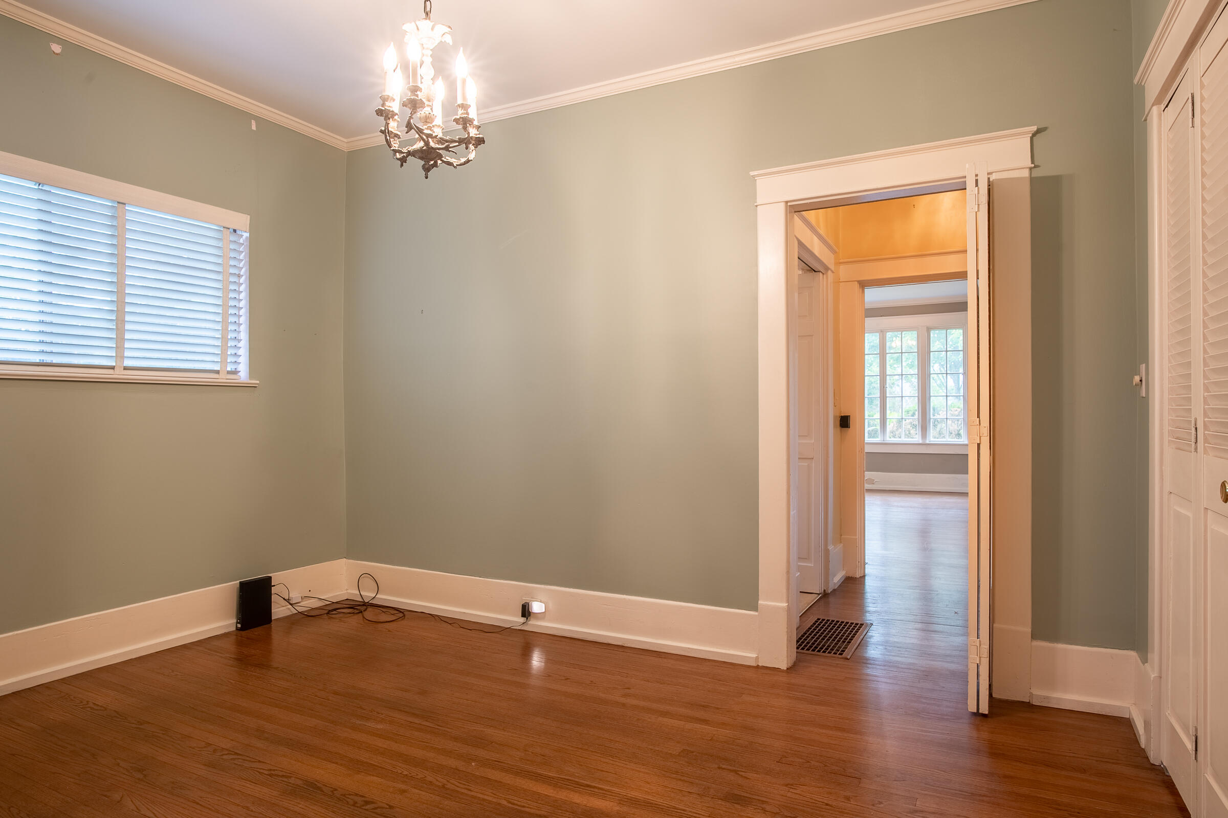 596 South Crest Road Chattanooga, TN 37404 - Photo 19 of 46 596SCrest-13