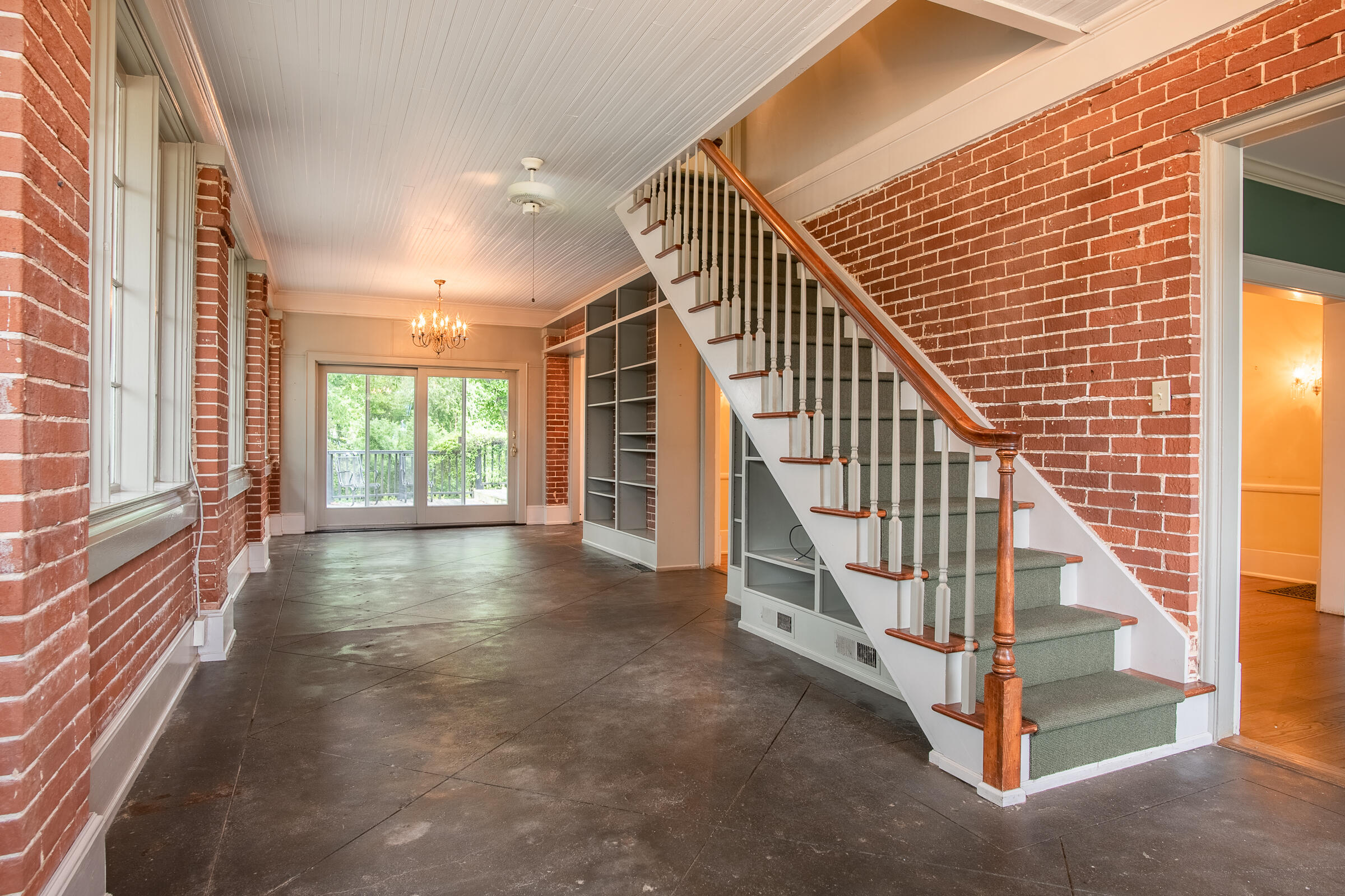 596 South Crest Road Chattanooga, TN 37404 - Photo 3 of 46 596SCrest-1