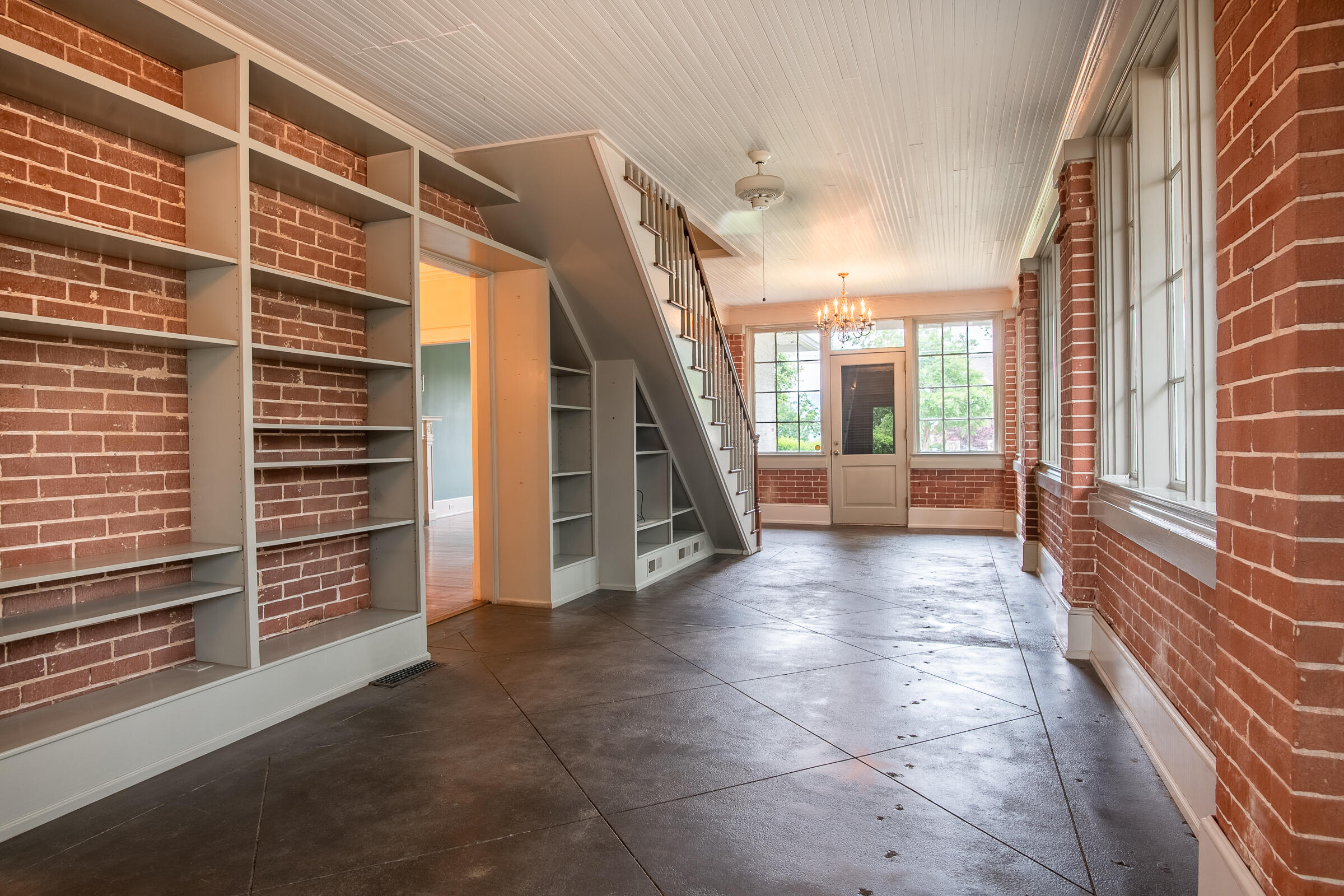 596 South Crest Road Chattanooga, TN 37404 - Photo 4 of 46 596SCrest-20