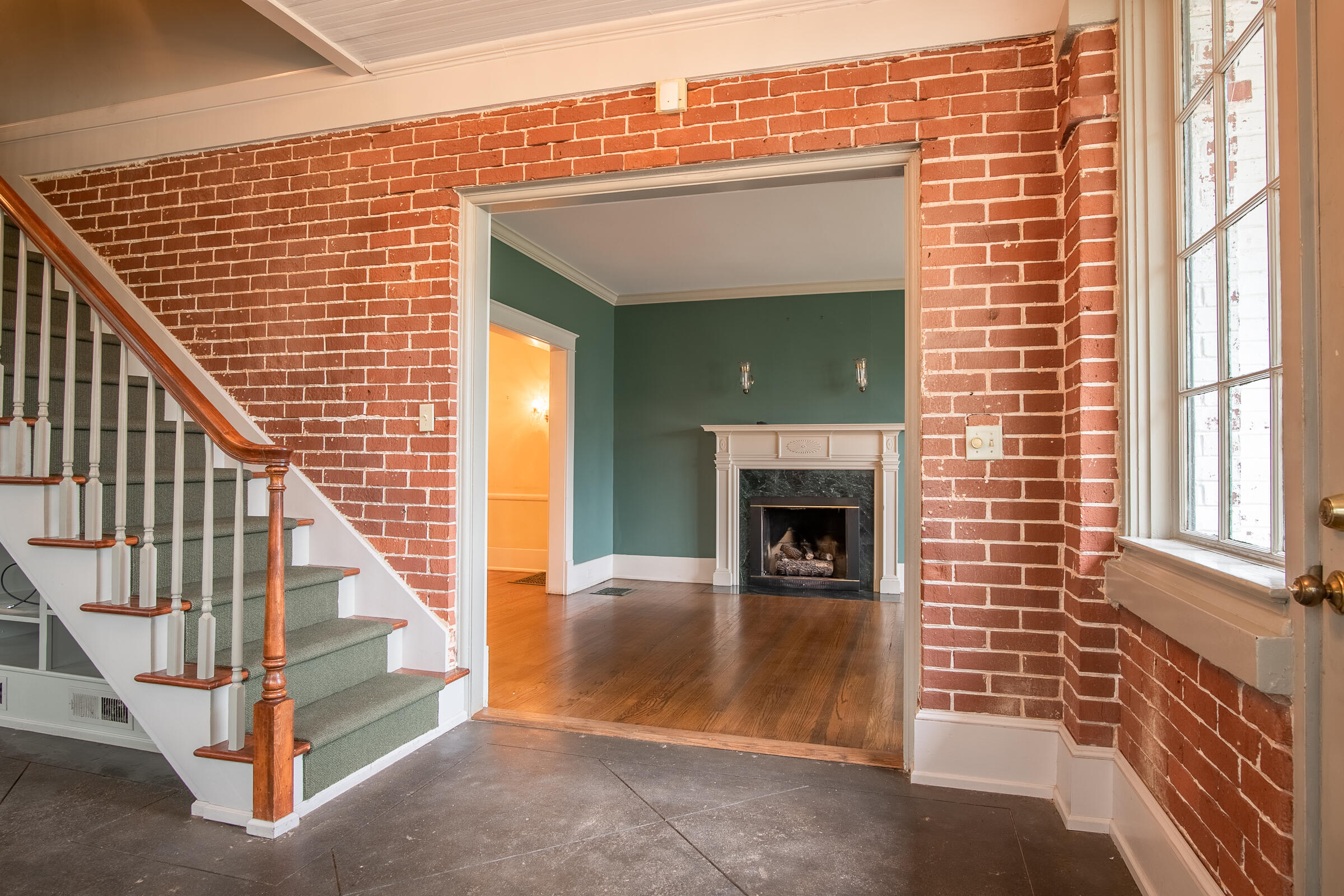 596 South Crest Road Chattanooga, TN 37404 - Photo 5 of 46 596SCrest-2