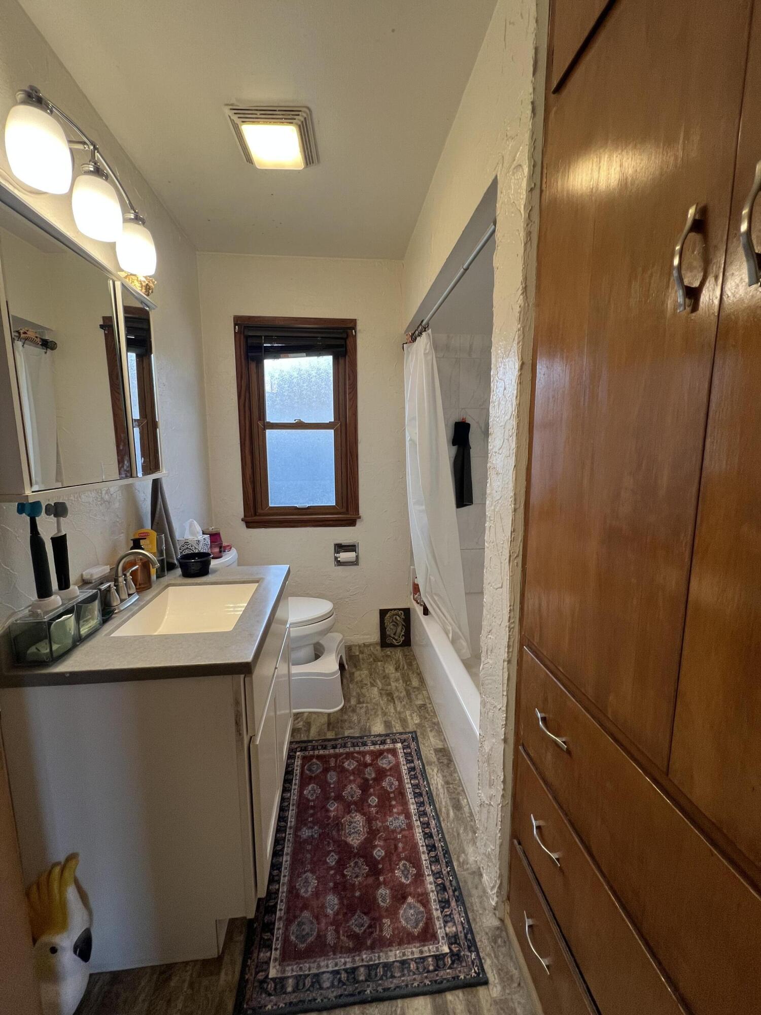 1854 Jupiter Avenue Racine, WI 53404 - Photo 7 of 14 Bath