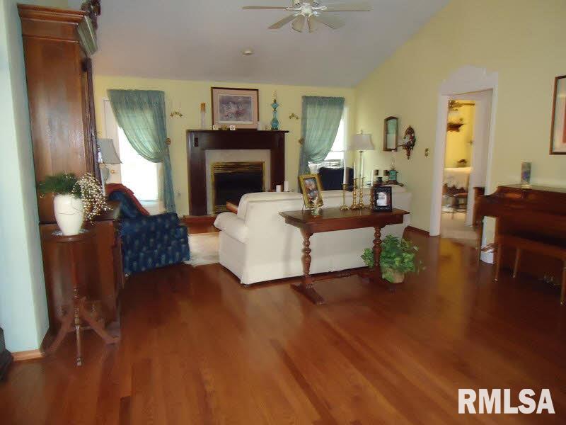 407 Logan Run Road Murphysboro, IL 62966 - Photo 3 of 18