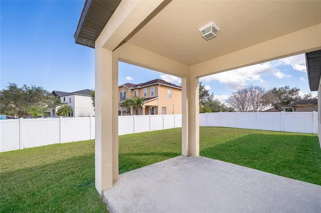 a view of backyard with garden