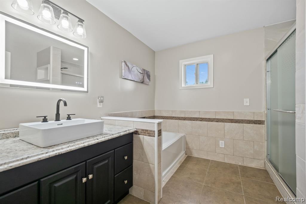 3811 Benstein Road Commerce Township, MI 48382 - Photo 22 of 32 Gallery Image 22