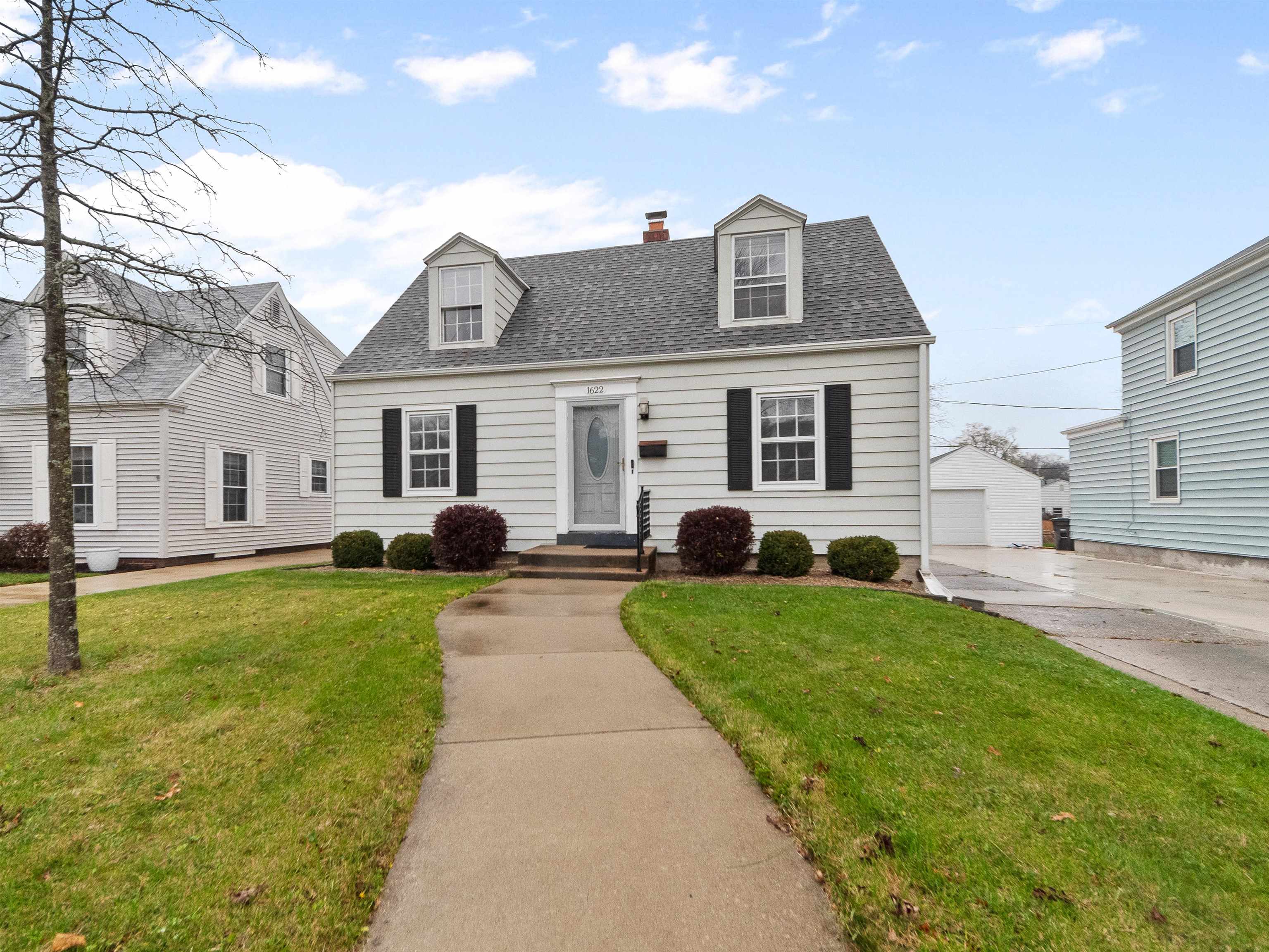 1622 Cherokee Road Fort Wayne, IN 46808 - Photo 1 of 36