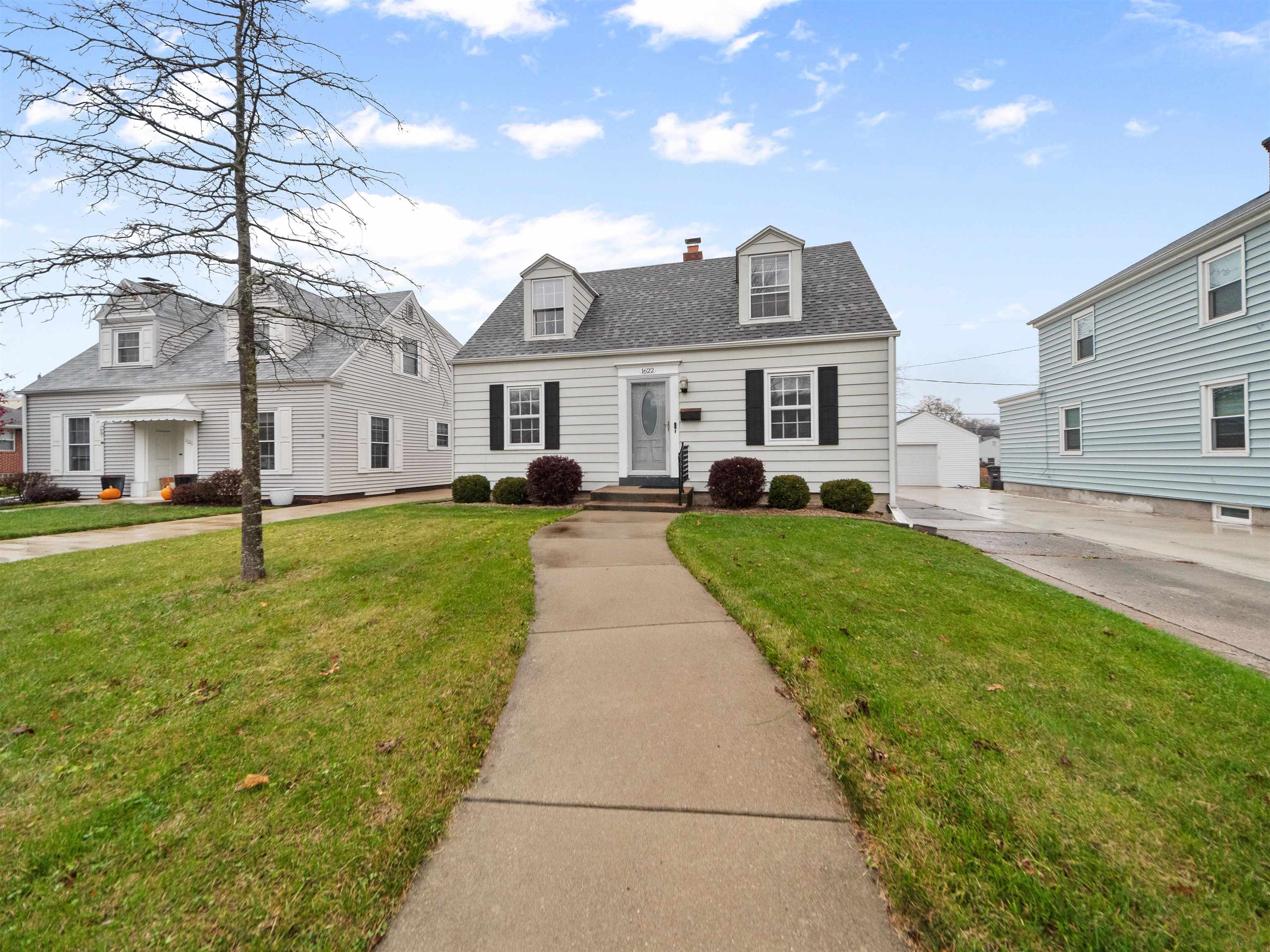 1622 Cherokee Road Fort Wayne, IN 46808 - Photo 3 of 36