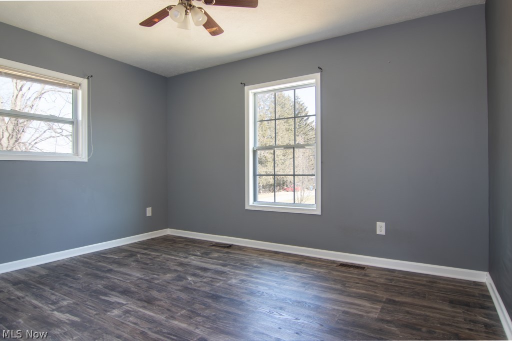 4140 South Hametown Road Norton, OH 44203 - Photo 22 of 34 Bedroom #2 with luxury vinyl tile floor.