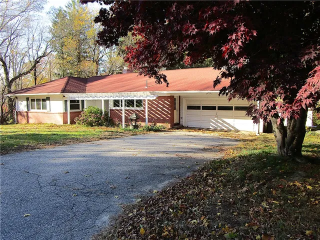 $401,000 | 15 Apple Hill Drive, Scituate, RI 02857