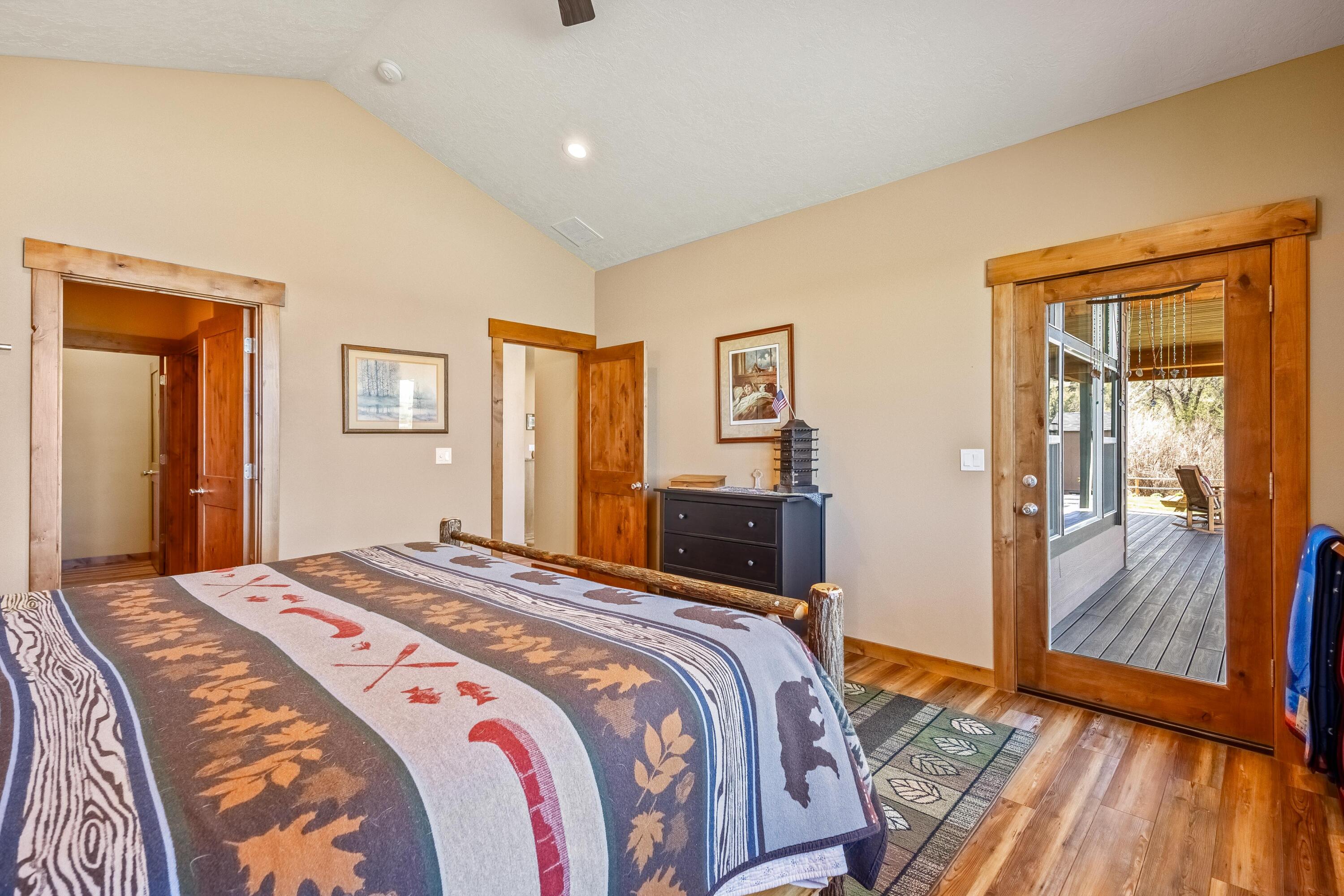 561 Southeast Stearns Road Prineville, OR 97754 - Photo 15 of 46