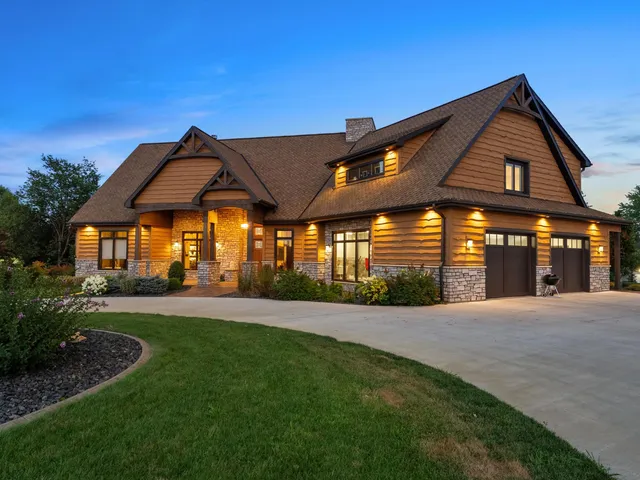 $1,999,000 | 2423 County Highway, Manitowoc, WI 54220