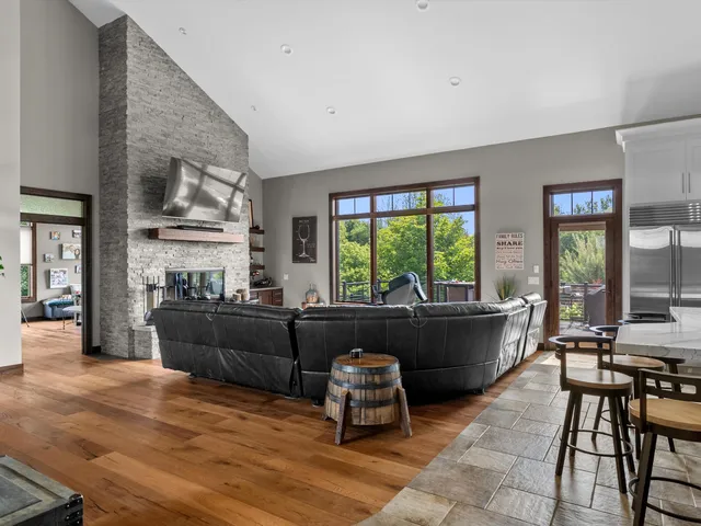 $1,999,000 | 2423 County Highway, Manitowoc, WI 54220