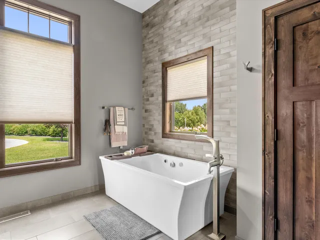 $1,999,000 | 2423 County Highway, Manitowoc, WI 54220