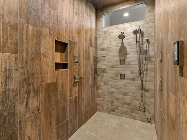 $1,999,000 | 2423 County Highway, Manitowoc, WI 54220