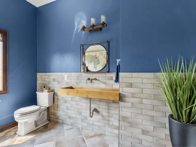 $1,999,000 | 2423 County Highway, Manitowoc, WI 54220