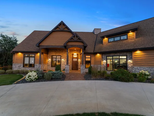 $1,999,000 | 2423 County Highway, Manitowoc, WI 54220