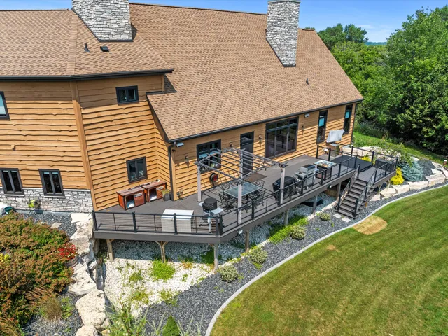 $1,999,000 | 2423 County Highway, Manitowoc, WI 54220