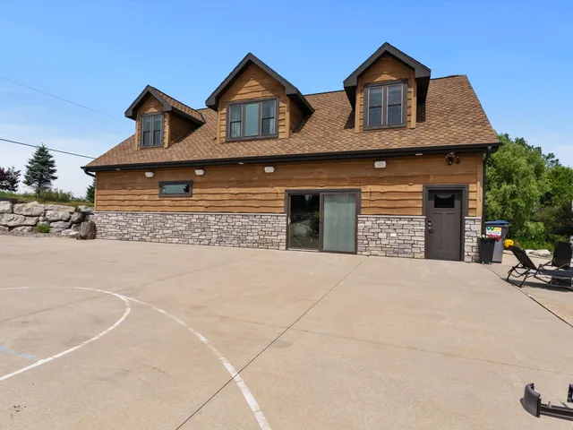 $1,999,000 | 2423 County Highway, Manitowoc, WI 54220