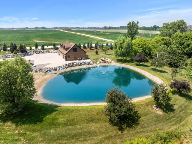 $1,999,000 | 2423 County Highway, Manitowoc, WI 54220
