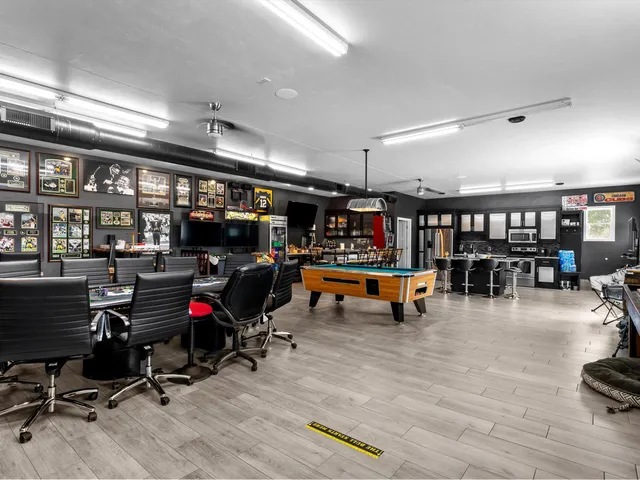 $1,999,000 | 2423 County Highway, Manitowoc, WI 54220