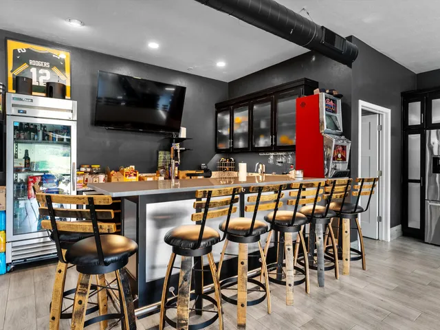 $1,999,000 | 2423 County Highway, Manitowoc, WI 54220