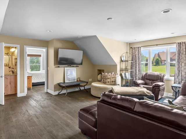 $1,999,000 | 2423 County Highway, Manitowoc, WI 54220