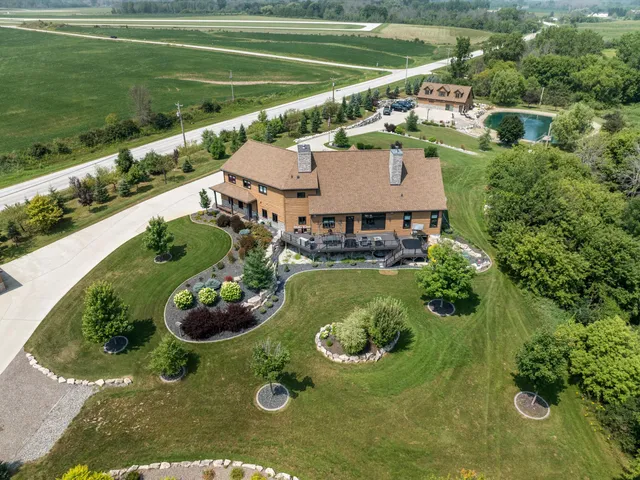 $1,999,000 | 2423 County Highway, Manitowoc, WI 54220