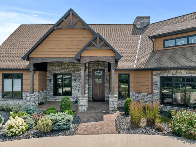 $1,999,000 | 2423 County Highway, Manitowoc, WI 54220