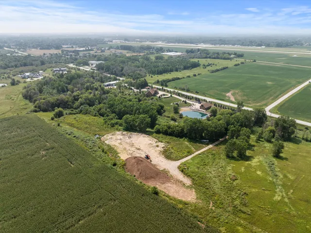 $1,999,000 | 2423 County Highway, Manitowoc, WI 54220