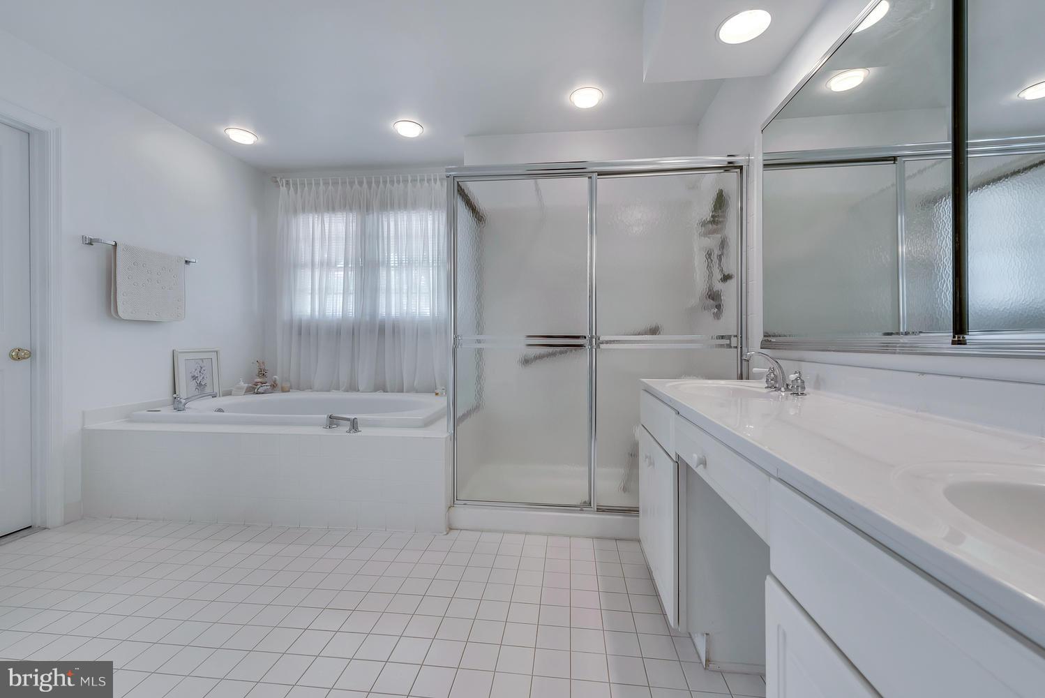 2431 Bear Den Road Frederick, MD 21701 - Photo 14 of 20 Bath (Master)