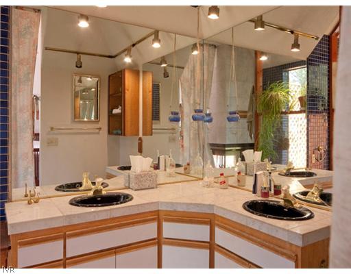600 Joy Lake Road Reno, NV 89511 - Photo 8 of 13 Master Bath/Spa.