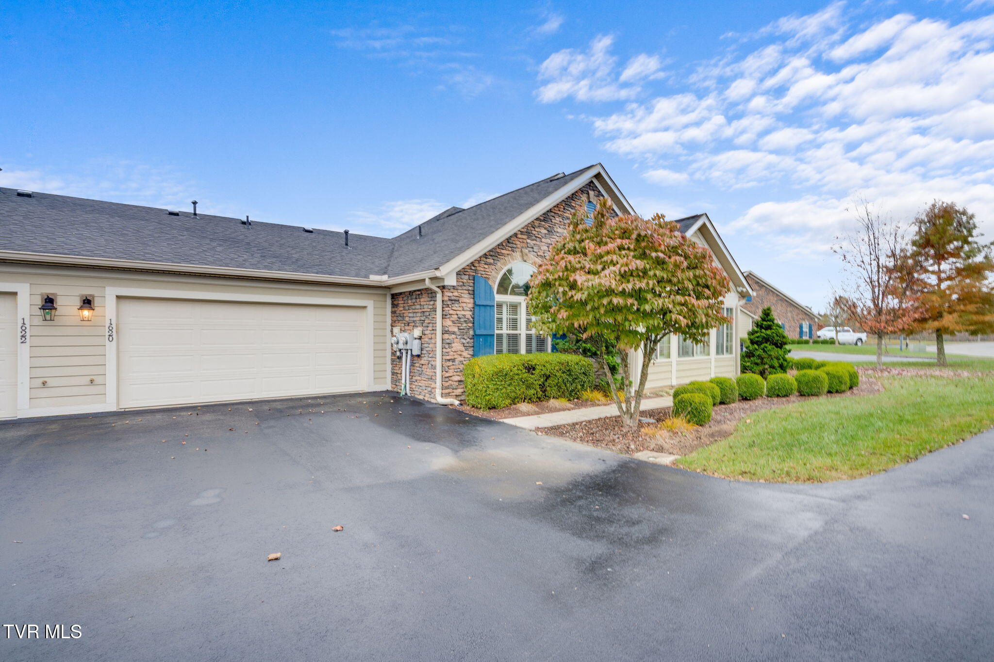 1620 Hatterdale Farm Road, Unit 1620 Blountville, TN 37617 - Photo 3 of 38 2 car garage