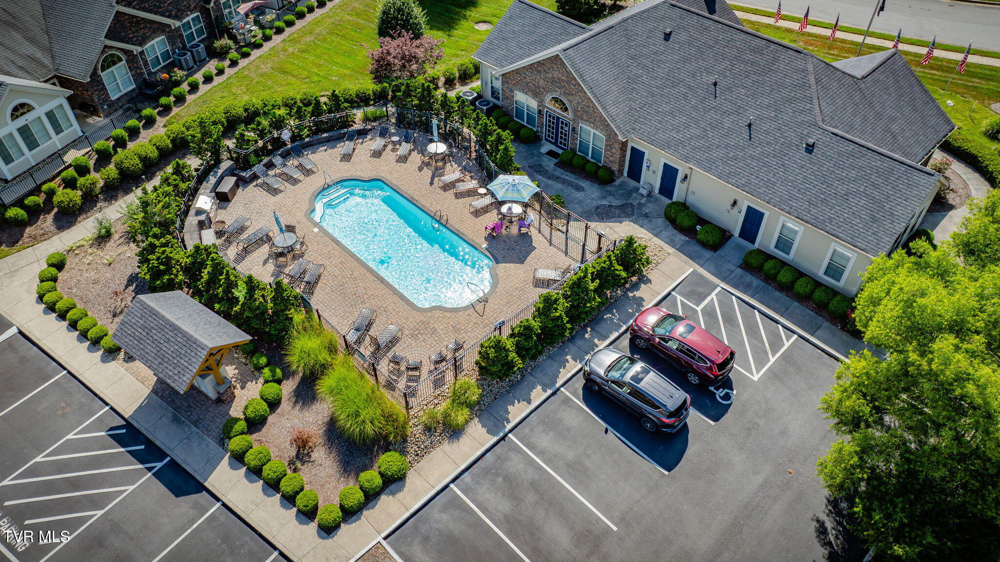 1620 Hatterdale Farm Road, Unit 1620 Blountville, TN 37617 - Photo 35 of 38 Clubhouse with Pool