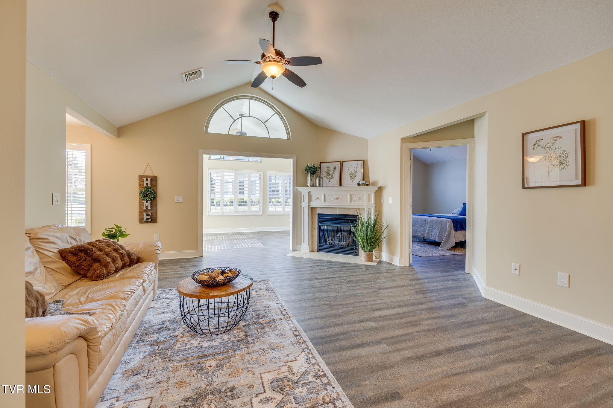 1620 Hatterdale Farm Road, Unit 1620 Blountville, TN 37617 - Photo 9 of 38 Living Room