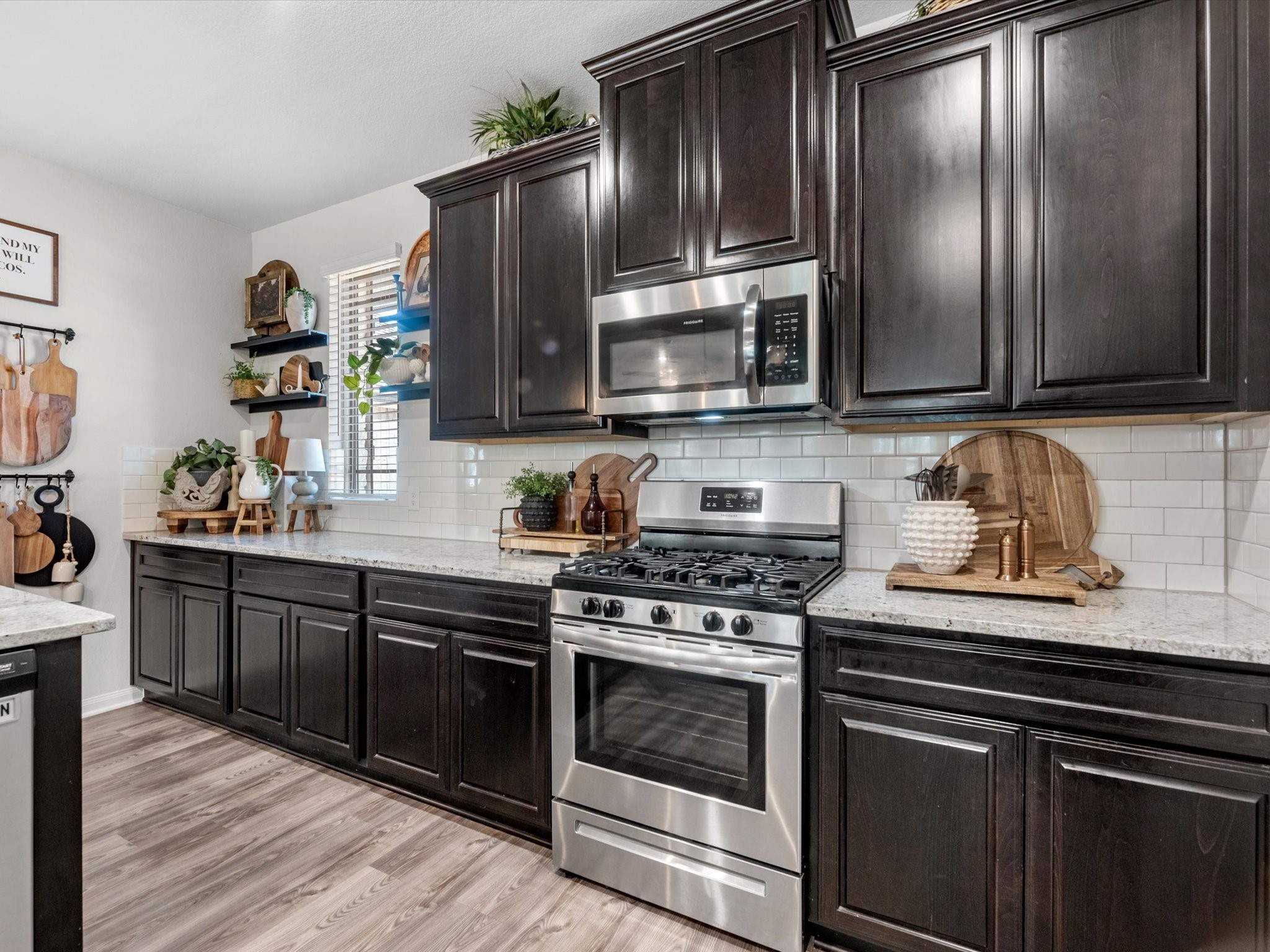 9746 Guadalupe Street Conroe, TX 77303 - Photo 15 of 42 Ample granite surfaces!