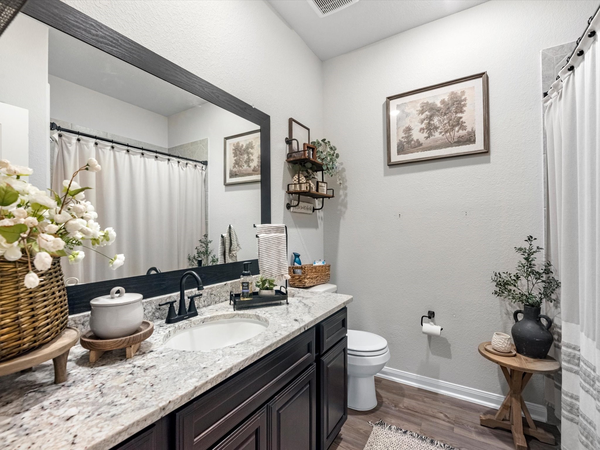 9746 Guadalupe Street Conroe, TX 77303 - Photo 26 of 42 Guest bathroom