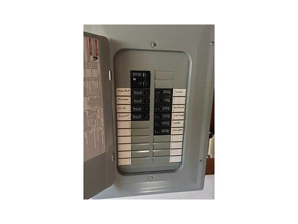 58 Oneida Street Pawtucket, RI 02860 - Photo 19 of 23 Gallery Image 19