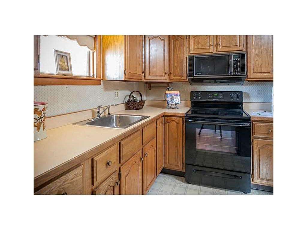 58 Oneida Street Pawtucket, RI 02860 - Photo 5 of 23 Gallery Image 5